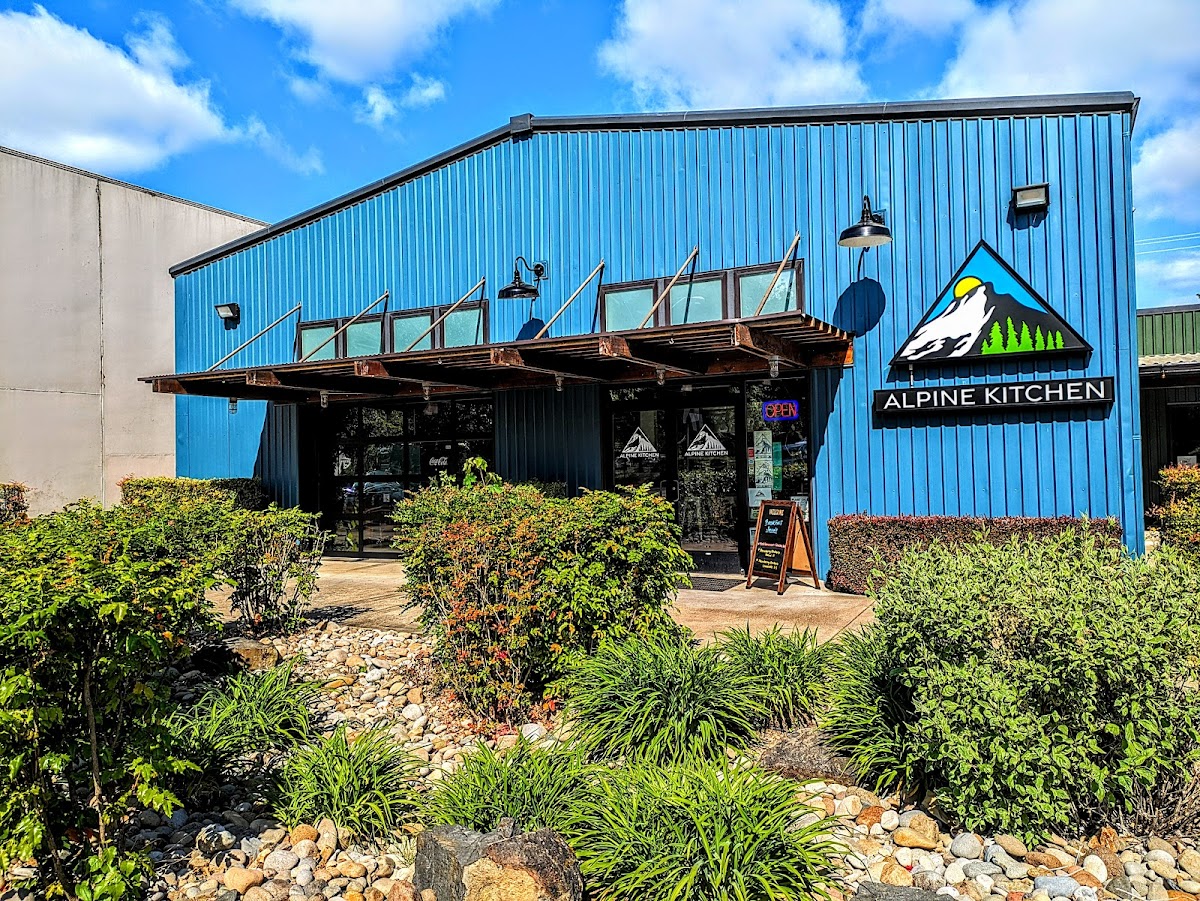 Alpine Crossing And Kitchen